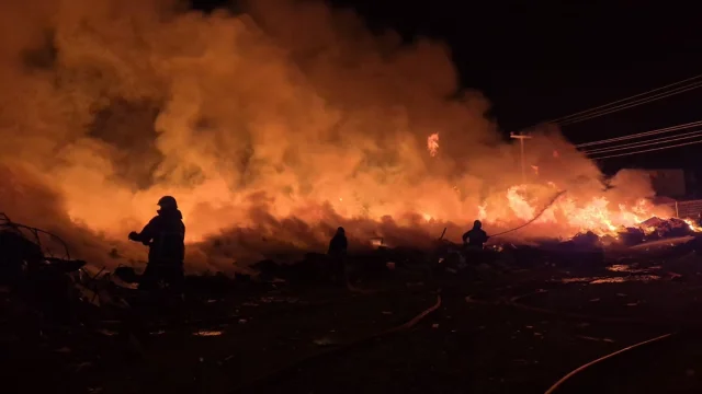 Tekirdağ'daki Yangın Kriz Yaratıyor: Atık Depolama Merkezine Müdahale