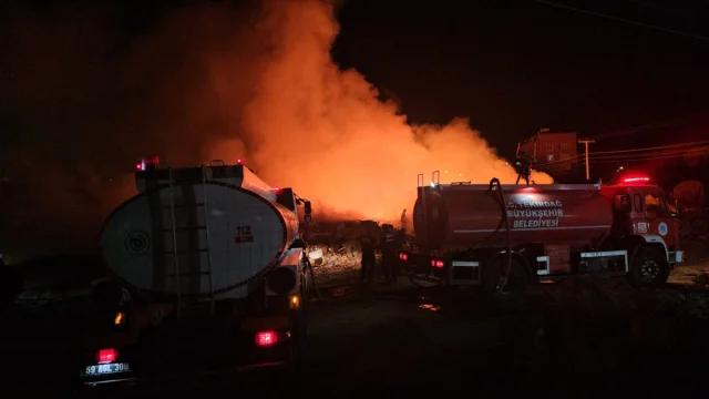Tekirdağ'daki Yangın Kriz Yaratıyor: Atık Depolama Merkezine Müdahale
