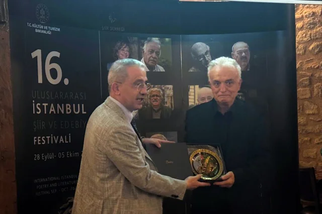 İstanbul'da Şiirin Büyüsü: 16. Uluslararası Şiir ve Edebiyat Festivali Başladı