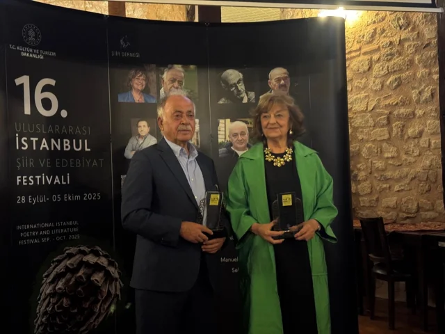 İstanbul'da Şiirin Büyüsü: 16. Uluslararası Şiir ve Edebiyat Festivali Başladı