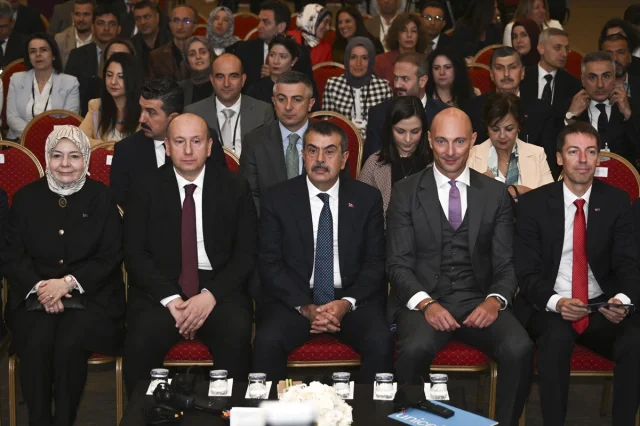 Bakan Tekin'den Kritik Açıklamalar: Türkiye’de Eğitimde Diji...