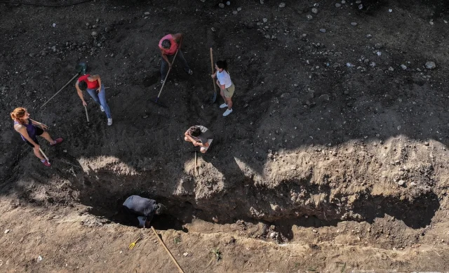 Mersin'de Bilimin Peşinde: Fin Balinası Topraktan Çıkarılıyor