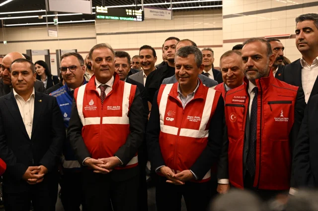 Özgür Özel İstanbul'da Yeni Metro Hattının Test Sürüşüne Kat...
