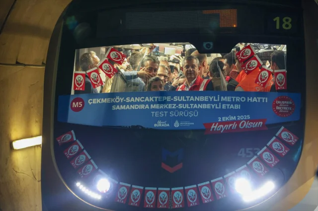 Özgür Özel İstanbul'da Yeni Metro Hattının Test Sürüşüne Katıldı