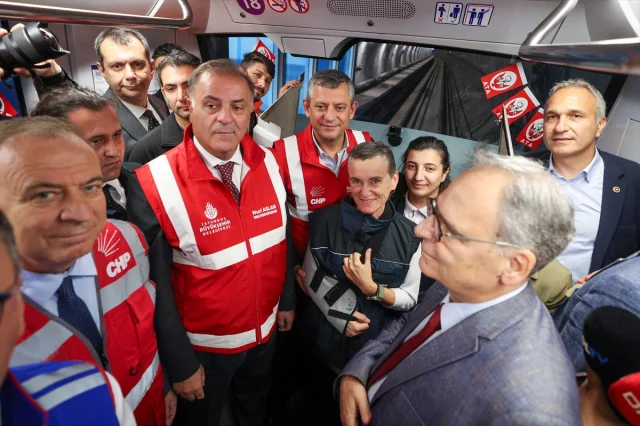 Özgür Özel İstanbul'da Yeni Metro Hattının Test Sürüşüne Katıldı