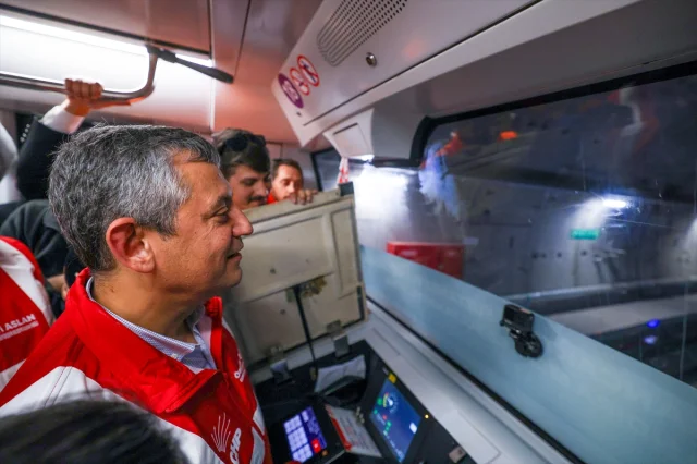 Özgür Özel İstanbul'da Yeni Metro Hattının Test Sürüşüne Katıldı