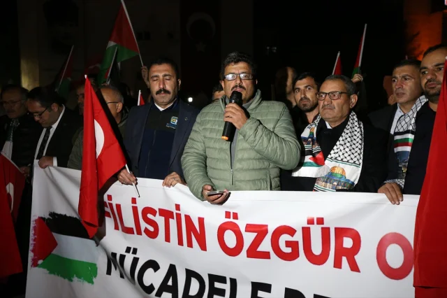 Kars'ta Gazze'ye Yardım Amacıyla Düzenlenen Büyük Yürüyüş