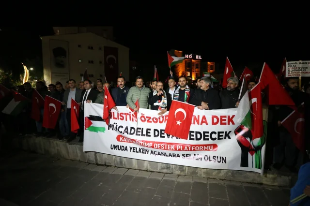 Kars'ta Gazze'ye Yardım Amacıyla Düzenlenen Büyük Yürüyüş