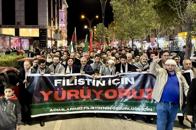 İsrail'in Filistin'e Engeli Halkı Sokağa Döktü