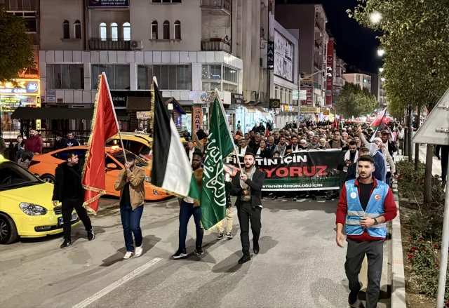 İsrail'in Filistin'e Engeli Halkı Sokağa Döktü