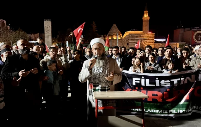 İsrail'in Filistin'e Engeli Halkı Sokağa Döktü