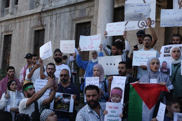 Şam'da Sıradışı Gösteri: Küresel Sumud Filosu İçin Destek Yağmuru