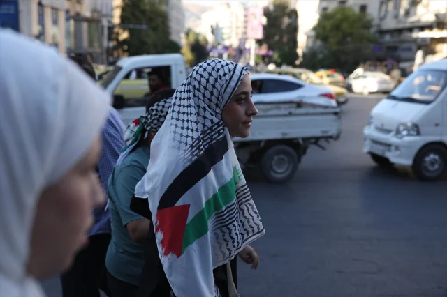 Şam'da Sıradışı Gösteri: Küresel Sumud Filosu İçin Destek Yağmuru