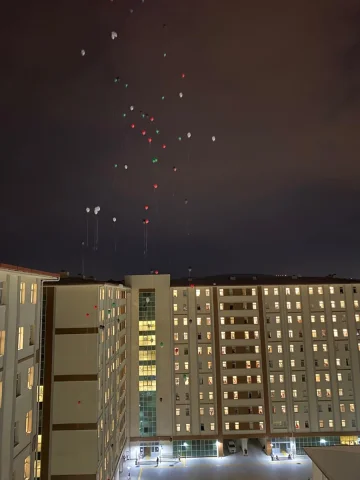 İzmir'de Öğrencilerden Filistin'e Anlamlı Destek: Gökyüzü Balonlarla Donatıldı