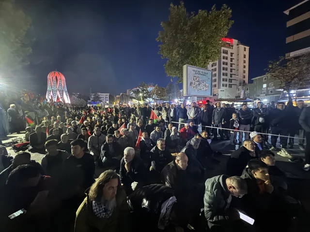 Niğde'de Gazze İçin Toplanan Kitle İsrail'i Kınadı