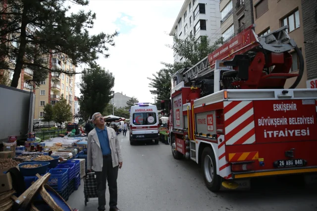 Eskişehir'de 7 Katlı Bina Çatısında Korkutan Yangın