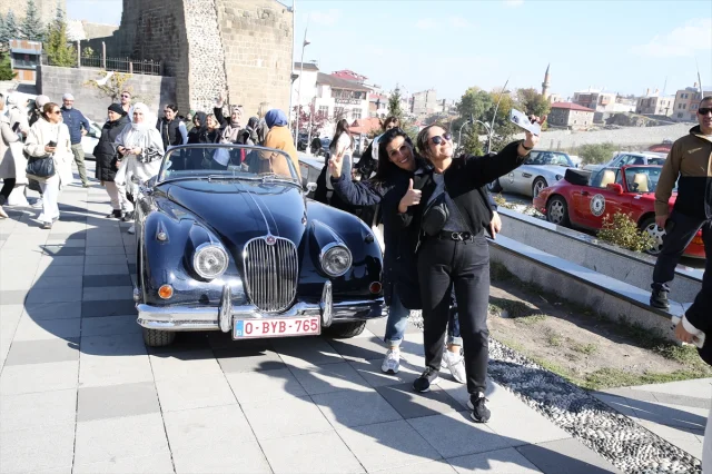 Klasik Otomobiller Türkiye’nin Tarihi Rotasında! Erzurum'dan Başlayan Heyecan