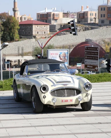 Klasik Otomobiller Türkiye’nin Tarihi Rotasında! Erzurum'dan Başlayan Heyecan