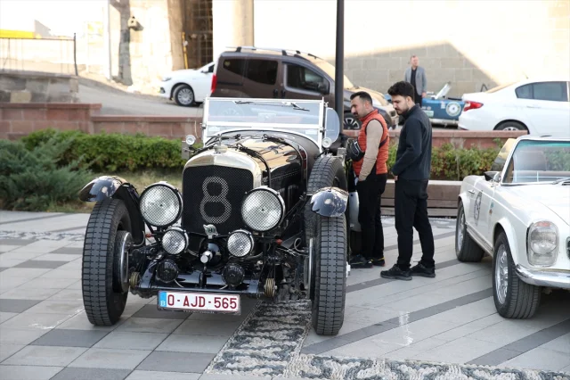 Klasik Otomobiller Türkiye’nin Tarihi Rotasında! Erzurum'dan Başlayan Heyecan