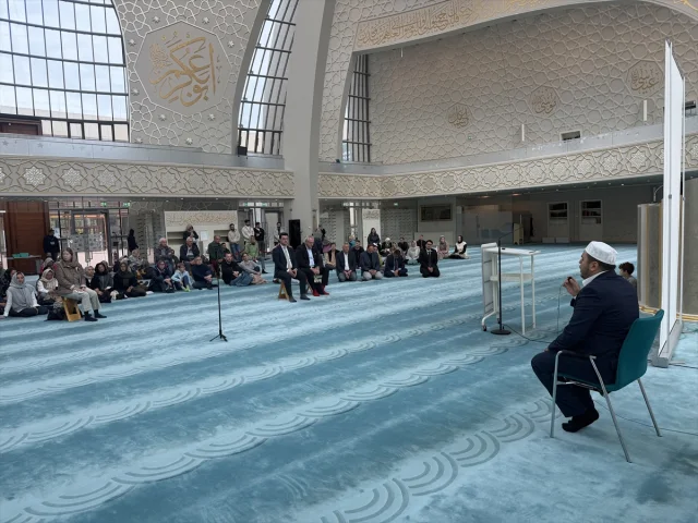 Almanya'da Camilerde 'Açık Kapı' Sürprizi Herkesi Davet Ediyor