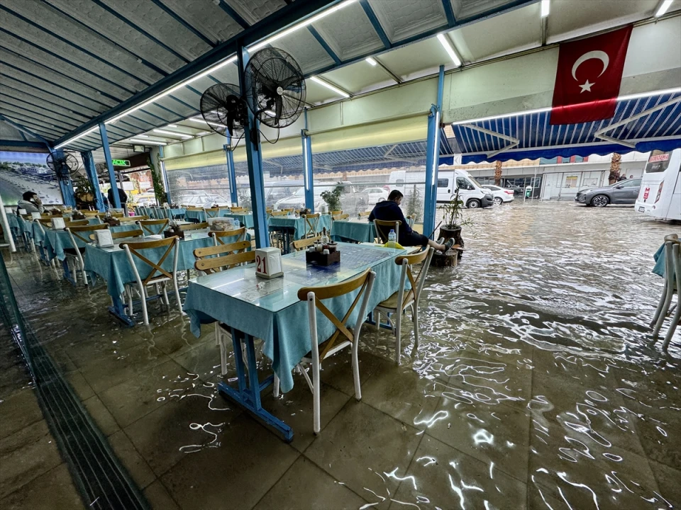 Muğla'daki Şiddetli Fırtına ve Sağanağın İnsanlar Üzerindeki Etkileri Herkesi Şaşırttı