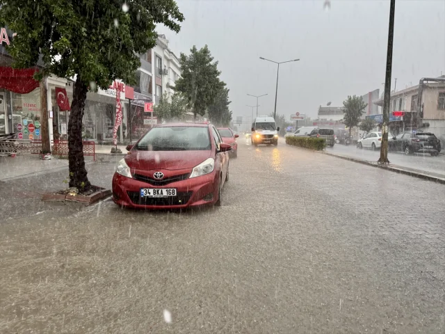 Muğla'daki Şiddetli Fırtına ve Sağanağın İnsanlar Üzerindeki Etkileri Herkesi Şaşırttı
