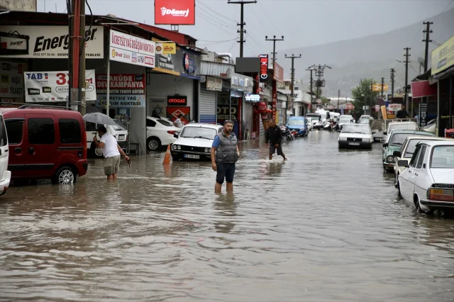 Muğla'daki Şiddetli Fırtına ve Sağanağın İnsanlar Üzerindeki Etkileri Herkesi Şaşırttı