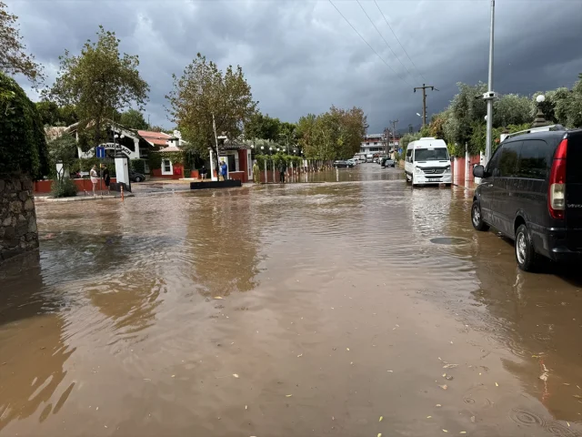 Muğla'daki Şiddetli Fırtına ve Sağanağın İnsanlar Üzerindeki Etkileri Herkesi Şaşırttı