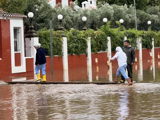Muğla'daki Şiddetli Fırtına ve Sağanağın İnsanlar Üzerindeki Etkileri Herkesi Şaşırttı