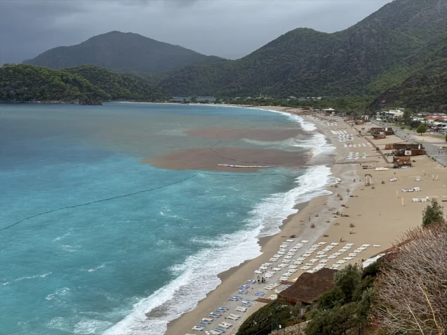 Muğla'daki Şiddetli Fırtına ve Sağanağın İnsanlar Üzerindeki Etkileri Herkesi Şaşırttı