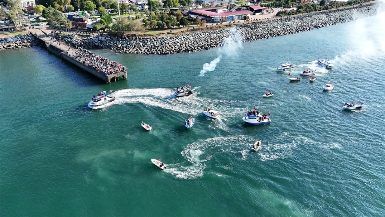 Artvin'in Karadeniz Sularında Dalgaları Aşan Direniş Çağrısı