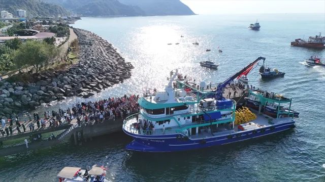 Artvin'in Karadeniz Sularında Dalgaları Aşan Direniş Çağrısı