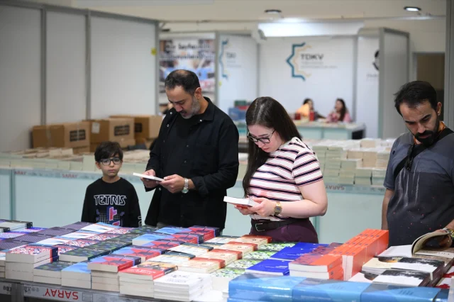 Ankara Kitap Fuarı Ziyaretçilerine Kapılarını Açtı: Kitapseverler İçin Kaçırılmayacak Etkinlikler