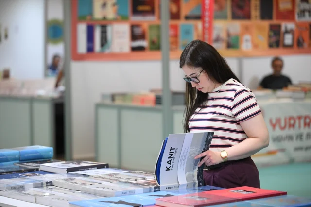 Ankara Kitap Fuarı Ziyaretçilerine Kapılarını Açtı: Kitapseverler İçin Kaçırılmayacak Etkinlikler