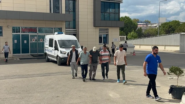 Antalya'da Feci Kaza: Otomobil ve Ticari Araç Çarpıştı