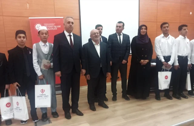 Osmaniye'de Nefes Kesen Hafızlık Yarışması Heyecanı