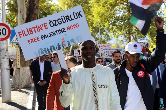 Amasya'da Düzenlenen Yürüyüşte Gazze'ye Destek Mesajları Yankılandı