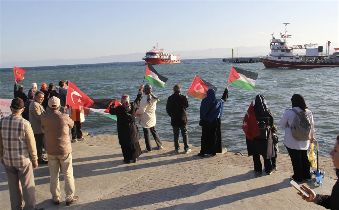 Sinop'ta Balıkçılar Barış İçin Karadeniz'e Açıldı