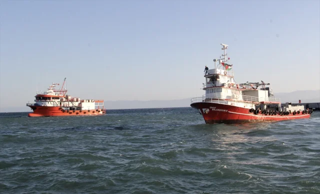 Sinop'ta Balıkçılar Barış İçin Karadeniz'e Açıldı