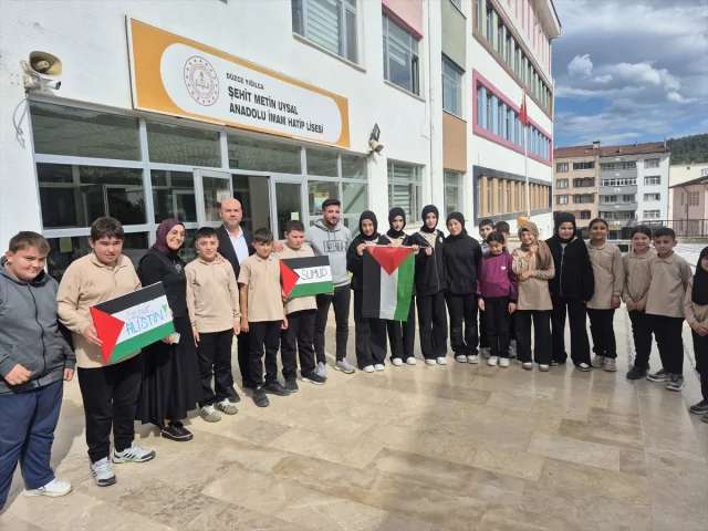 Düzce'de Öğrencilerden Gazze'ye Destek: Unutulmaz Koreografi