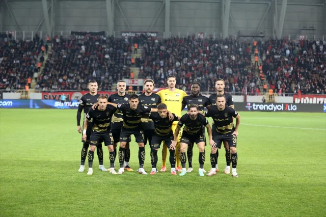Trendyol 1. Lig'de Çorum FK'den Manisa FK'ya Ezici Galibiyet