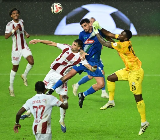 Antalyaspor ve Çaykur Rizespor Maçında Nefes Kesici Anlar