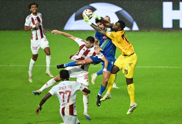 Antalyaspor ve Çaykur Rizespor Maçında Nefes Kesici Anlar