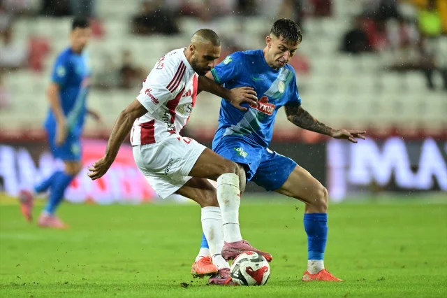 Antalyaspor ve Çaykur Rizespor Maçında Nefes Kesici Anlar