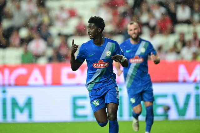 Antalyaspor ve Çaykur Rizespor Maçında Nefes Kesici Anlar