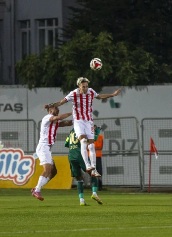 Bolu'da Futbol Şöleni: Esenler Erokspor Boluspor'u Geçti