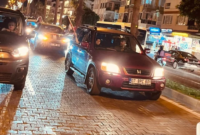 Alanya'da İlgi Çeken Gazze'ye Destek Konvoyu