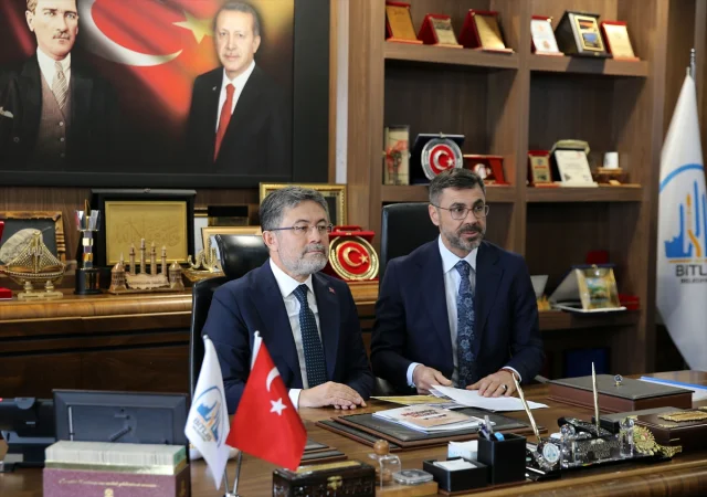 Tarım Sektöründe Heyecan: Bakan Yumaklı Kuru Fasulye Hasadında