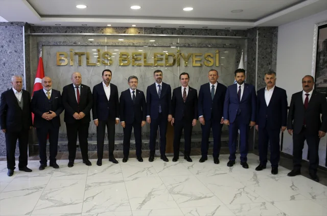 Tarım Sektöründe Heyecan: Bakan Yumaklı Kuru Fasulye Hasadında
