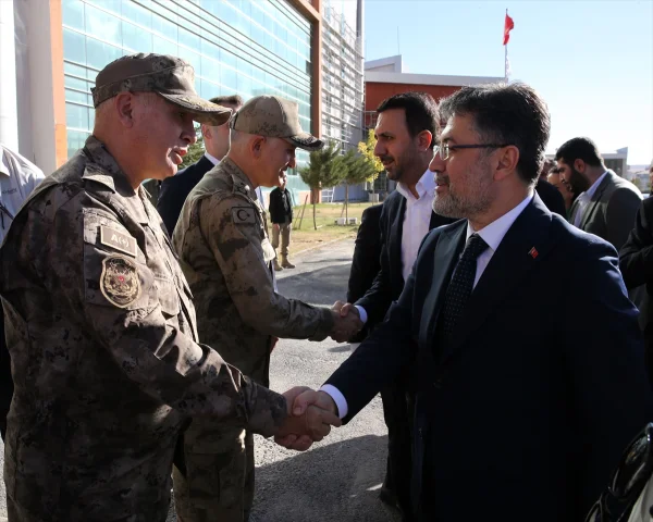 Tarım Sektöründe Heyecan: Bakan Yumaklı Kuru Fasulye Hasadında